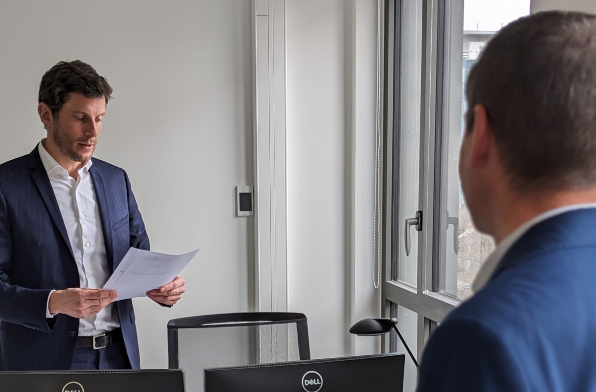 Edouard Binet en consultation au Cabinet Peeters Patrimoine